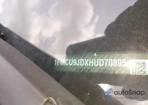 2017 Ford Escape Titanium z USA, uszkodzony, nr VIN 1FMCU9JDXHUD70895